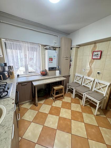 Apartament cu 4 camere decomandat în Dacia