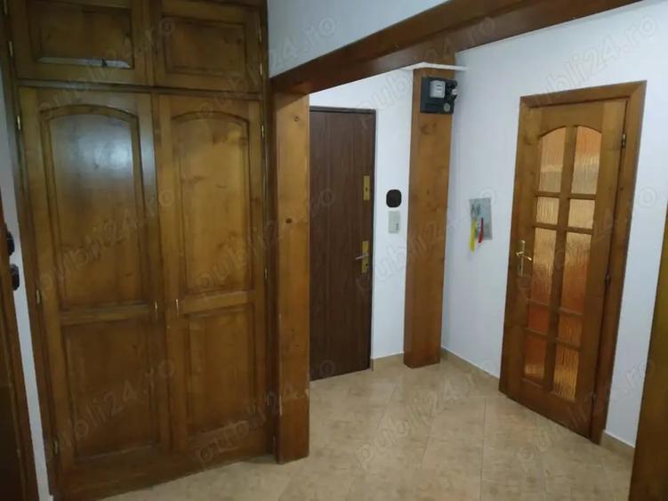 Apartament cu 3 camere decomandat în Torontalului