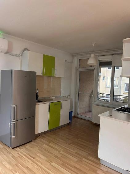 Apartament cu 3 camere decomandat în Florești