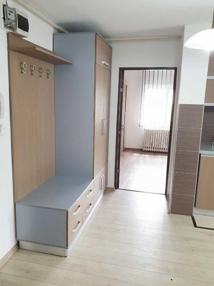 Apartament cu 2 camere decomandat în Petru Rareș