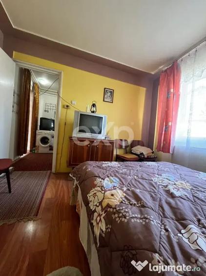 Vanzare 2 camere central etaj 3 mobilat+utilat Gaesti - 2