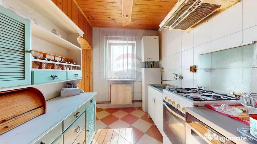 Apartament cu 3 camere decomandat în Central
