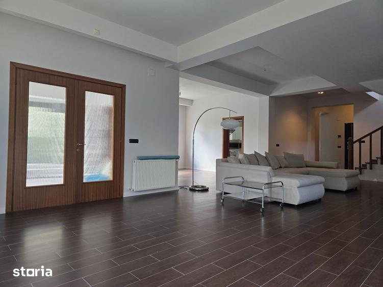 Casă cu 5 camere cu Teren 800 Mp în Nord