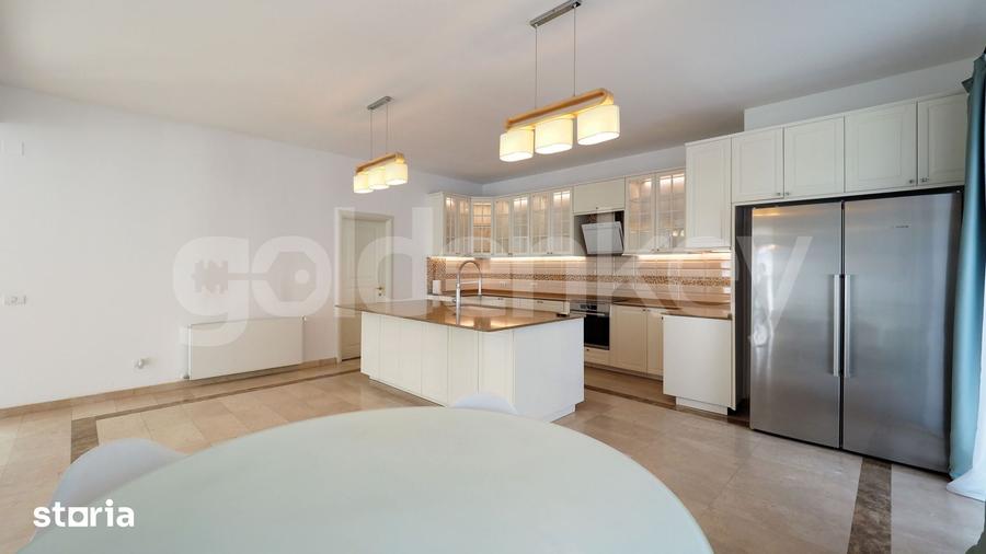 Casă cu 6 camere cu Teren 700 Mp în Central