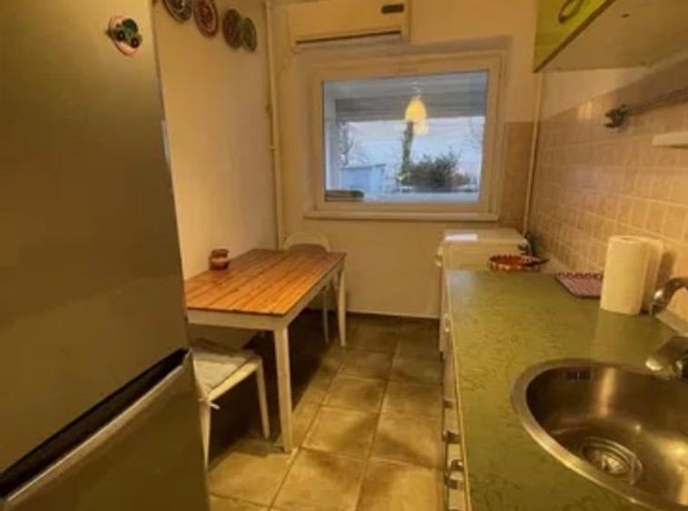 Apartament cu 2 camere decomandat în Baba Novac