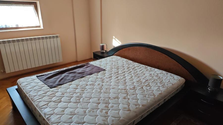 Casă individuală cu 6 camere cu Canalizare în Lipovei