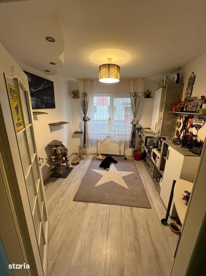 Apartament cu 3 camere decomandat în Micro 16
