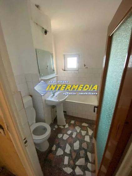 Apartament cu 3 camere decomandat în Cetate