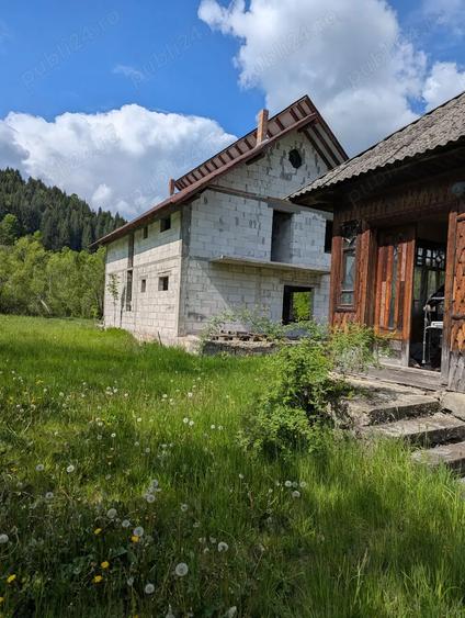 Casă cu 5 camere în Moisei