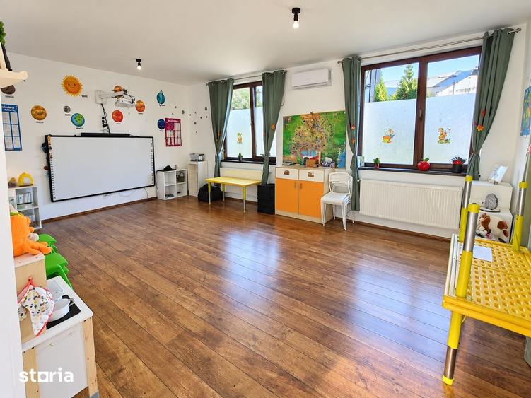 Casă cu 7 camere cu Teren 760 Mp în Port