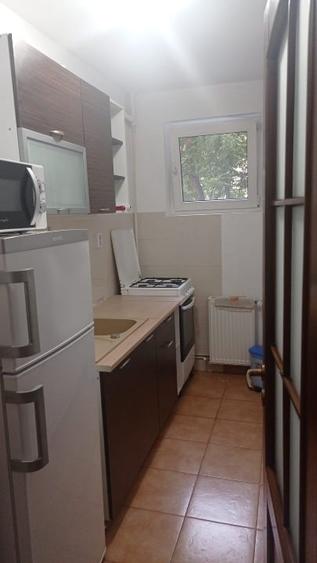 Garsonieră decomandată, mobilată în Titan