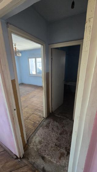 Apartament cu 3 camere semidecomandat în Govândari