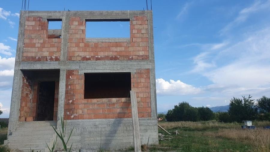 Casă cu 4 camere în Turnișor