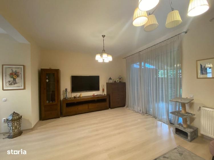 Casă cu 4 camere în Zăvoi