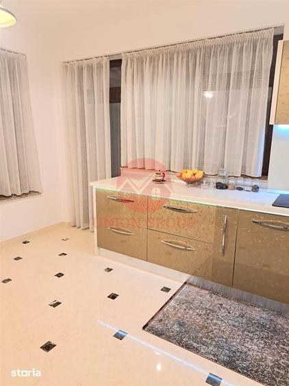 Casă cu 10 camere cu Teren 394 Mp în Central