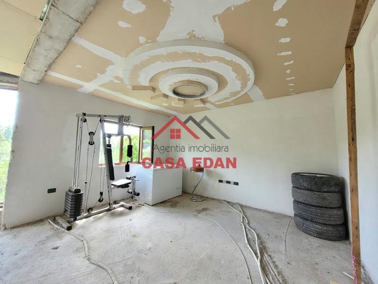 Casă individuală cu 7 camere cu Teren 1222 Mp în Câmpina