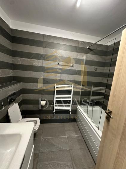 Apartament cu 3 camere semidecomandat, mobilat în Sopor