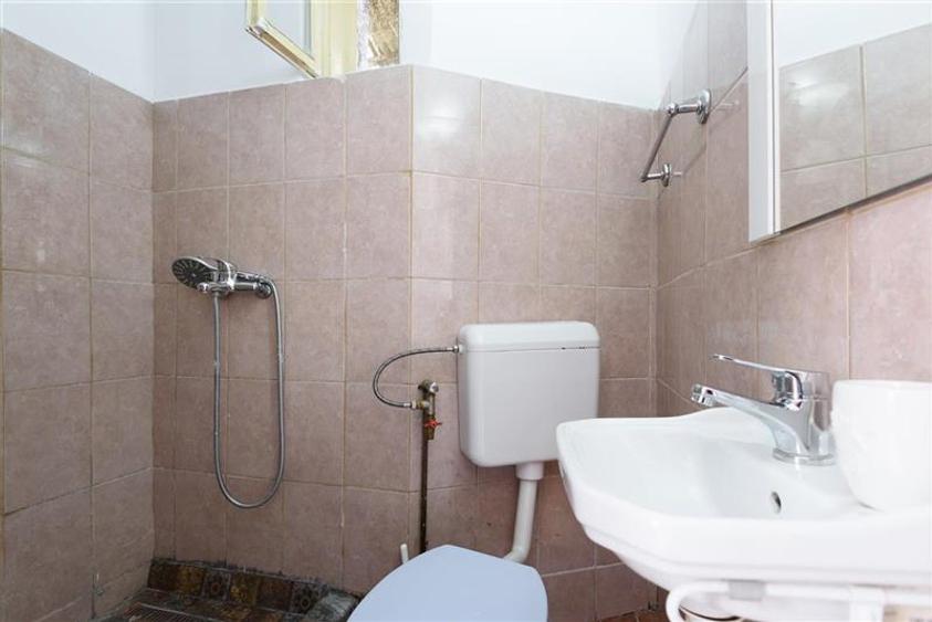 Casă individuală cu 5 camere cu Canalizare în Centrul Istoric