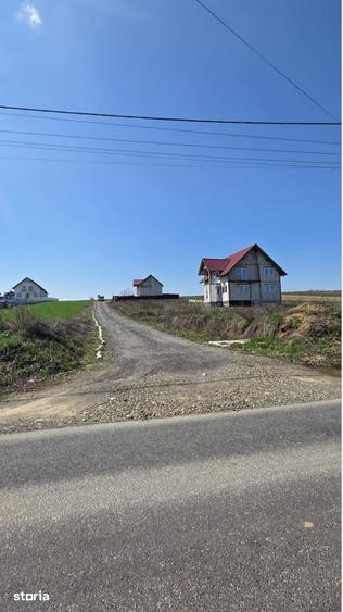Teren de 700 mp, în Mitocu Dragomirnei