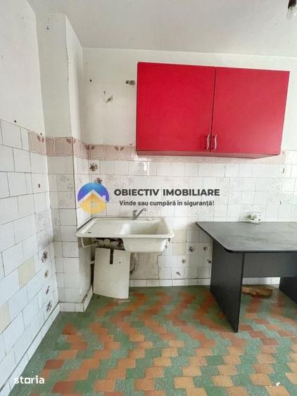 Apartament cu 3 camere decomandat în Est