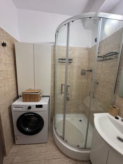 Apartament cu 3 camere decomandat, mobilat în Baba Novac