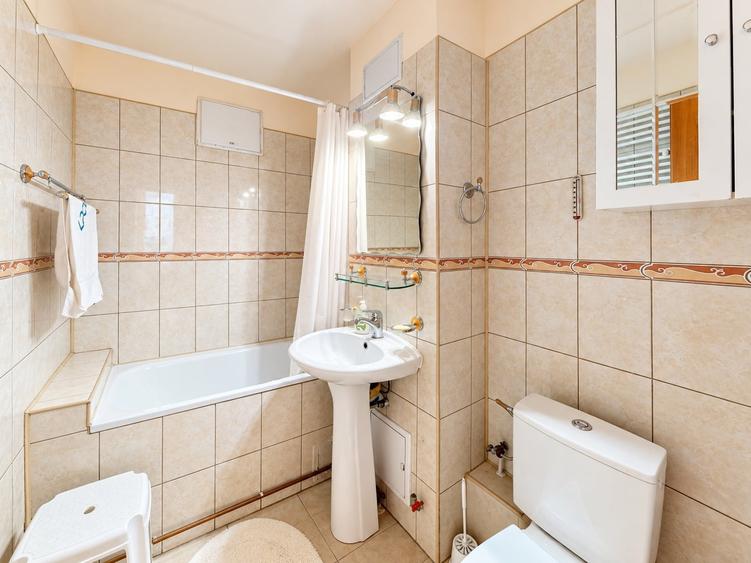 Apartament cu 2 camere semidecomandat, mobilat în Girocului