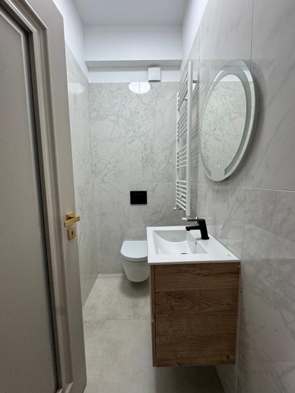 Apartament cu 3 camere decomandat în Sisești