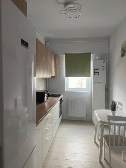Apartament cu 2 camere decomandat în Roșu