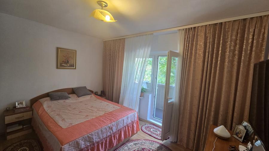 Apartament cu 3 camere decomandat în Nerva Traian
