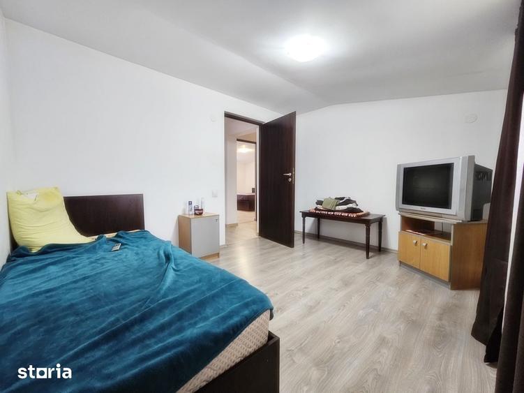 Casă cu 7 camere cu Teren 1000 Mp în Central