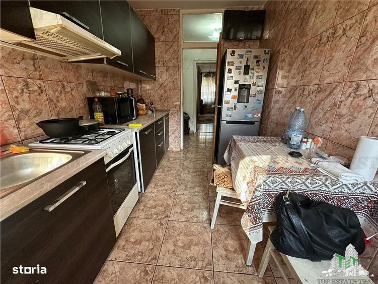 Apartament cu 3 camere decomandat în Aviației