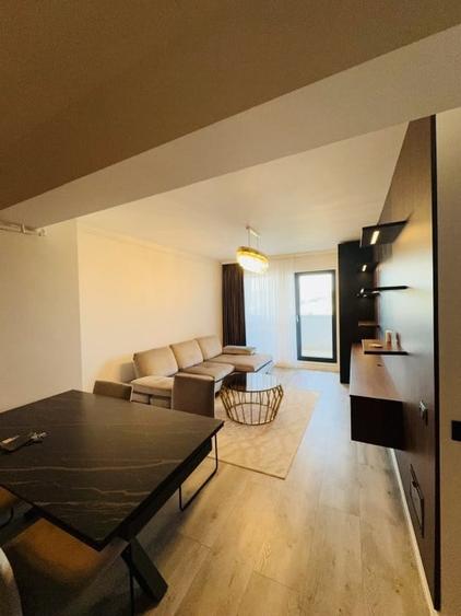 Apartament cu 3 camere semidecomandat, mobilat în Zorilor
