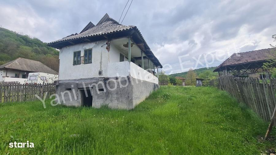 Casă cu 2 camere cu Teren 685 Mp în Mălureni