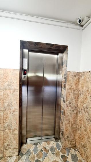 Apartament cu 2 camere decomandat în Titan