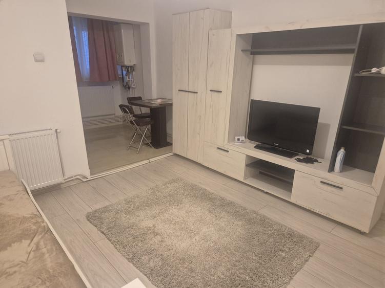 Garsonieră decomandată în Central