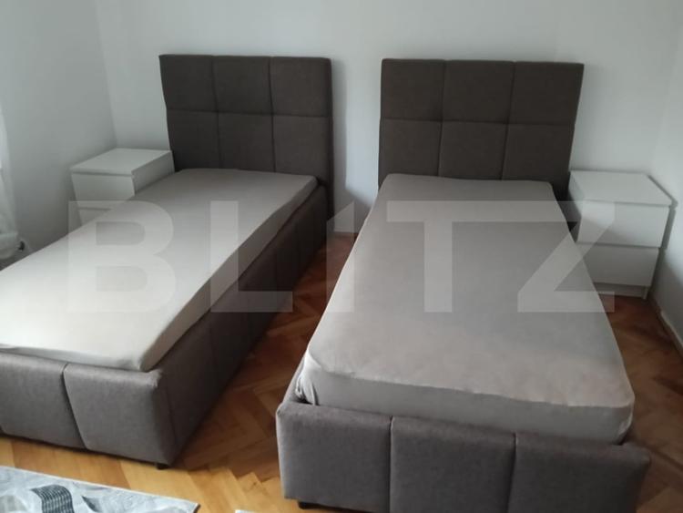 Casă individuală cu 8 camere cu Canalizare în Astra