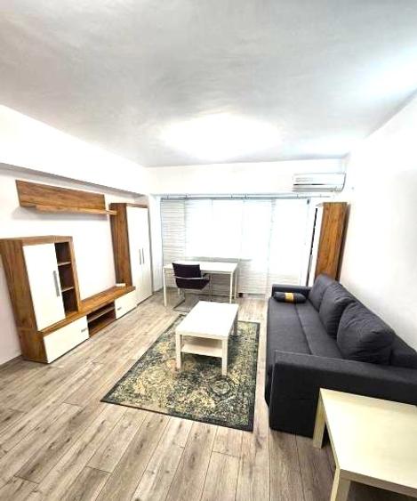 Apartament cu 3 camere, mobilat în Decebal