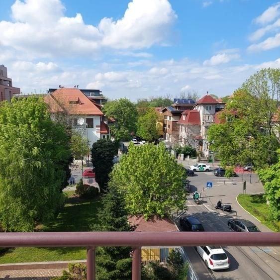 Apartament cu 5 camere decomandat în Kiseleff