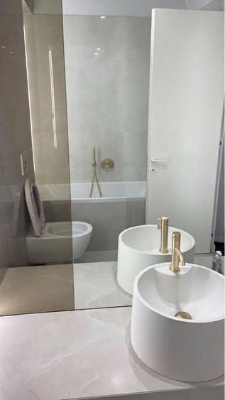 Proprietar imchiriez apartam 2 cam , cortina north , parcare inclusa 750 euro - 2