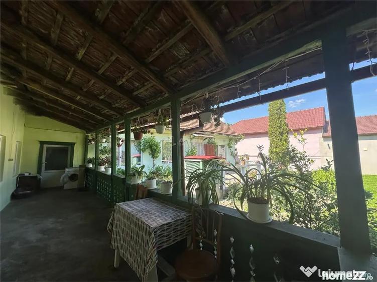 Casă cu 4 camere cu Teren 1000 Mp în Central