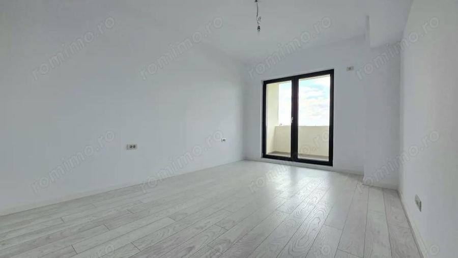 Apartament cu 3 camere semidecomandat în Colentina