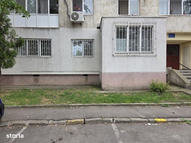 Tomis Nord-Calinescu, 2 camere decomandate, balcon, beci, liber, neg. - 3