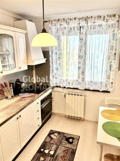 Casă individuală cu 8 camere cu Canalizare în Gara de Nord