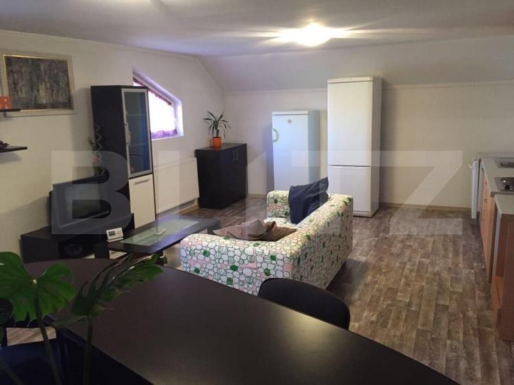 Apartament cu 3 camere semidecomandat, mobilat în Calea Severinului