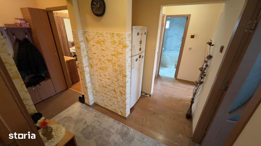 Apartament cu 2 camere decomandat în Petros