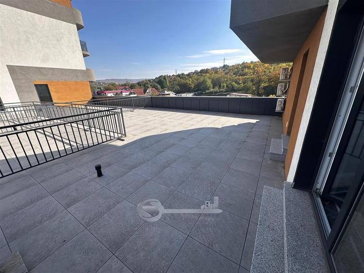 Apartament cu 4 camere decomandat în Frumoasa