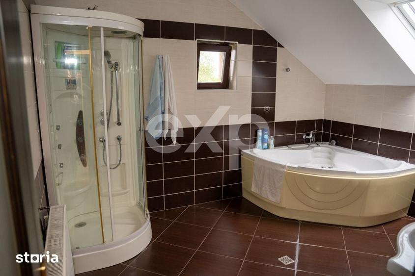 Casă cu 4 camere cu Teren 6436 Mp în Central