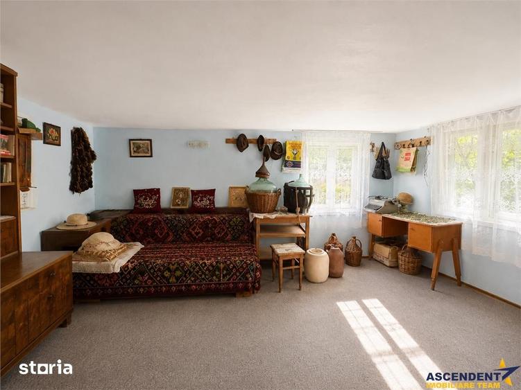 Casă cu 6 camere cu Teren 3269 Mp în Deda