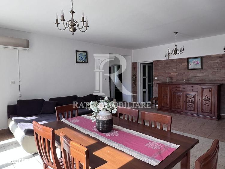 Casă cu 4 camere în Sântandrei