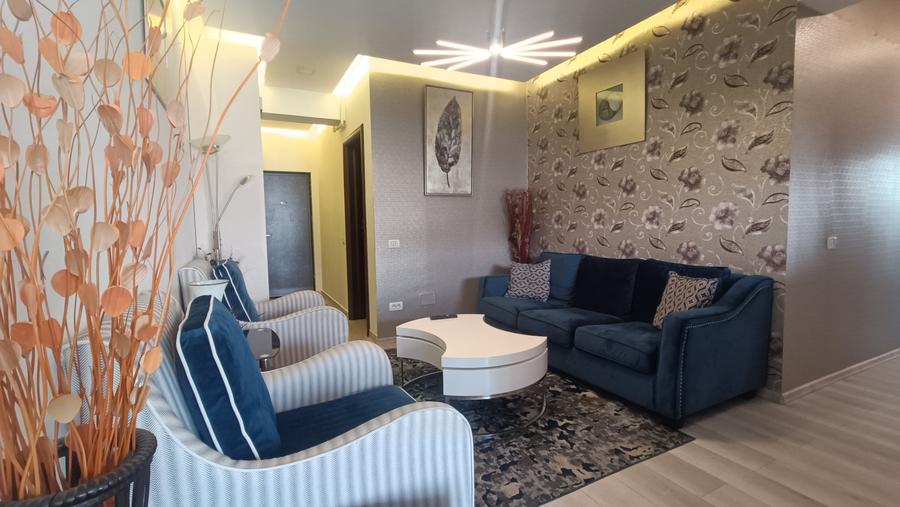 Apartament cu 3 camere semidecomandat în Decebal